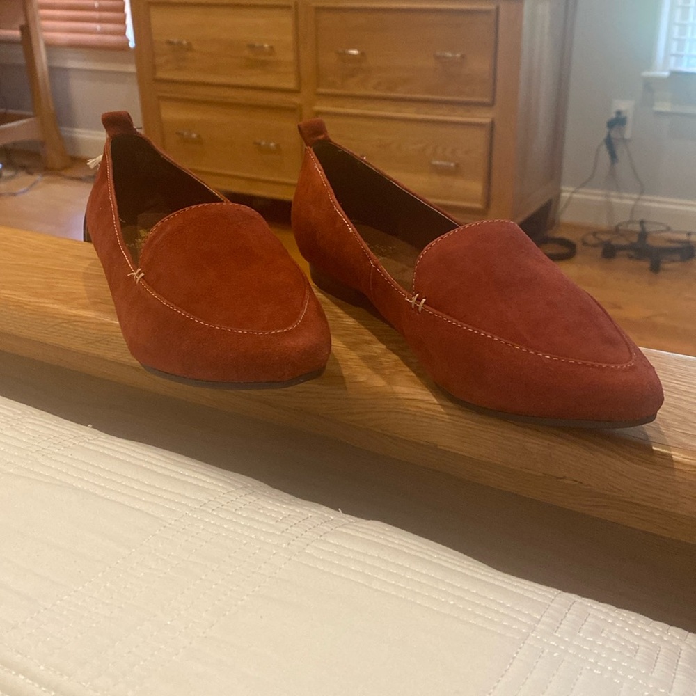 White Mountain Paprika Genuine Leather Suede pointed toe loader (pb)